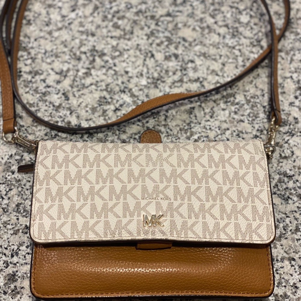MICHAEL KORS CROSSBODY WALLET W/ PHONE INSERT
